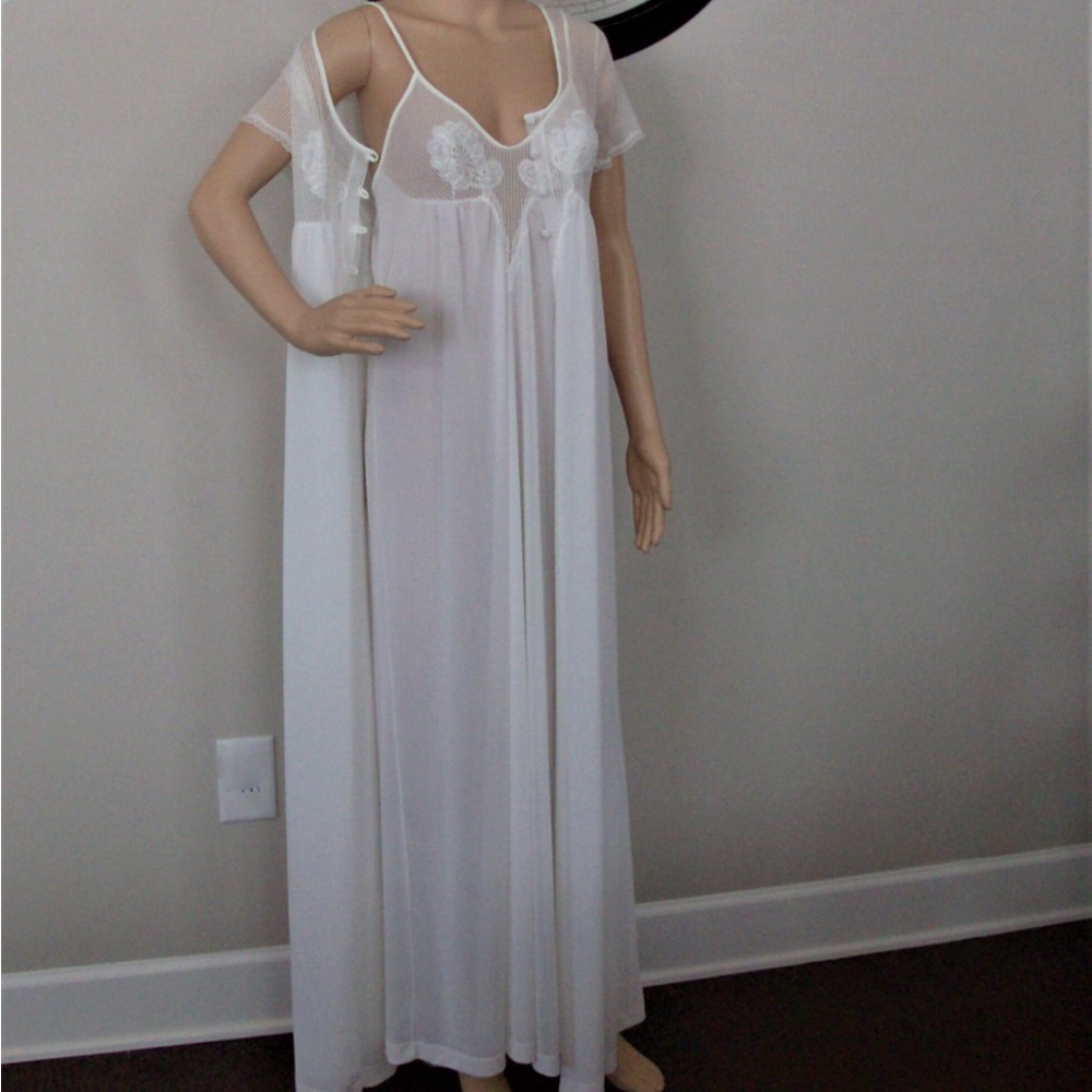 Elegant White Lace Nightgown